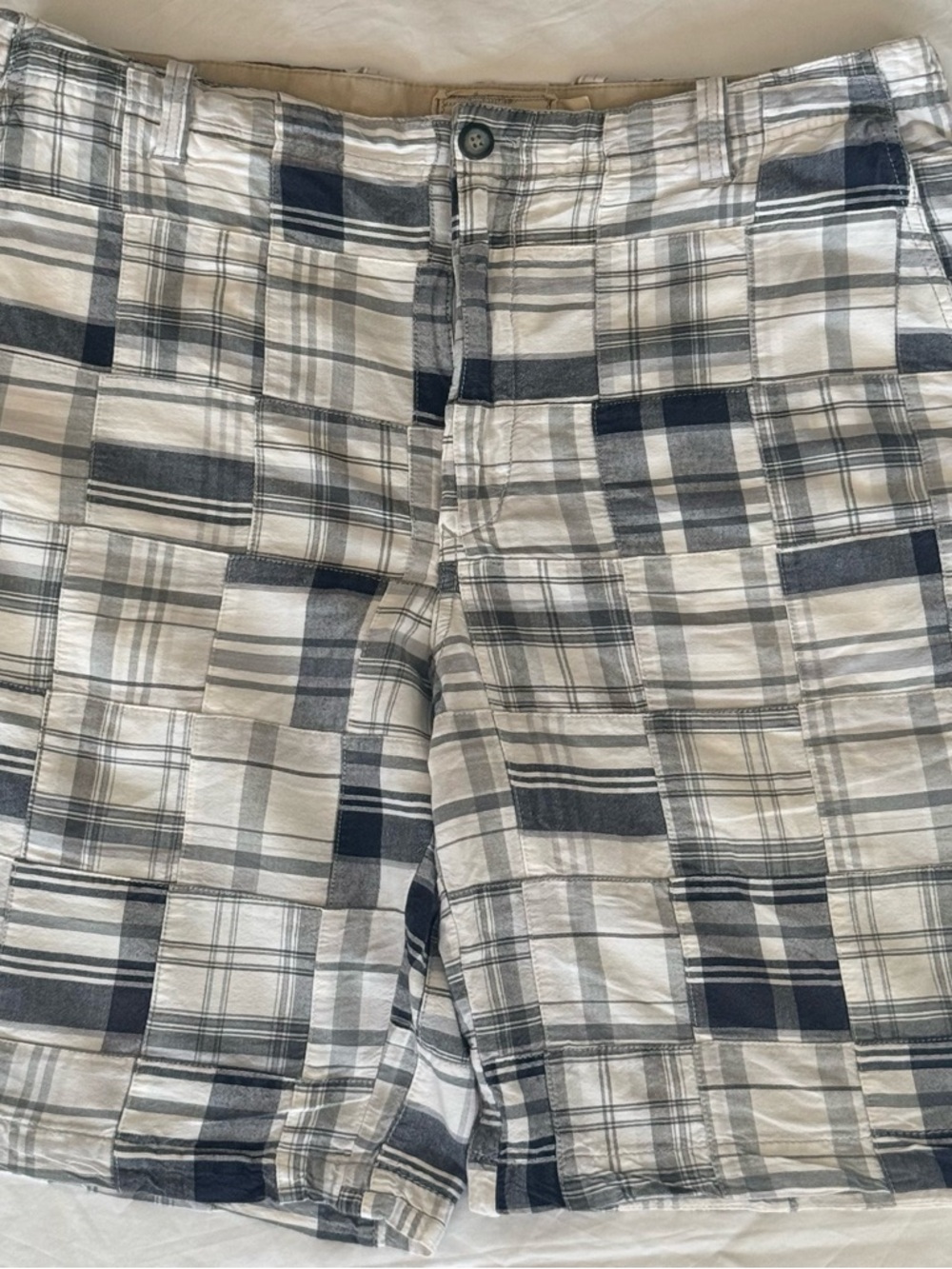 Men's Plaid Flat-Front Shorts in Navy & Cream 100% Cotton 20.5”